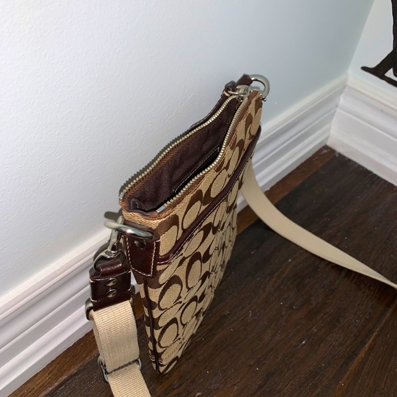 Coach cross body purse - Picture 3 of 3